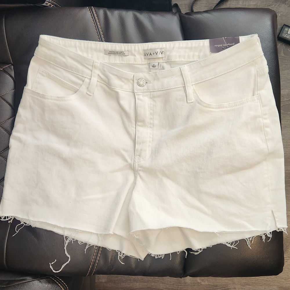 Ava & Viv White High Rise Slim Fit Midi Shorts